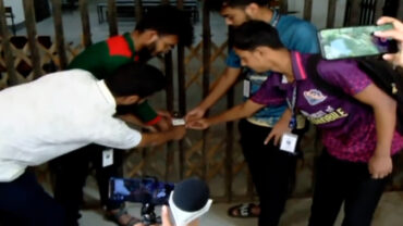 ক্লাসরুমে তালা দিয়ে শাটডাউন কর্মসূচি শুরু পলিটেকনিক শিক্ষার্থীদের