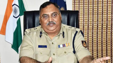 বাসভবন থেকে ভারতের সাবেক রাজ্য পুলিশপ্রধানের মরদেহ উদ্ধার