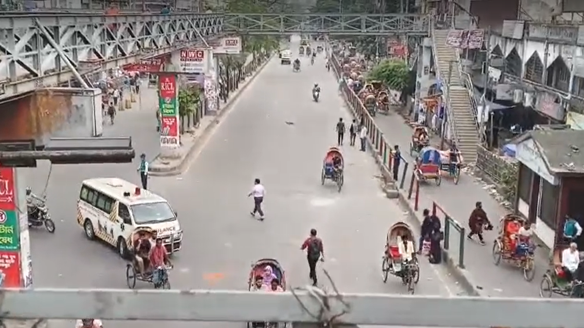 প্রায় ৪ ঘণ্টা পর শান্ত নিউমার্কেট এলাকার পরিস্থিতি
