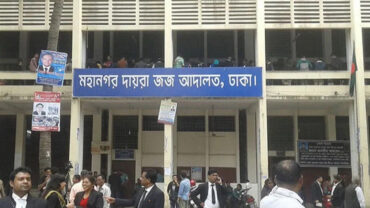 আত্মসমর্পণ করে আওয়ামীপন্থি ৯৩ আইনজীবীর জামিন আবেদন