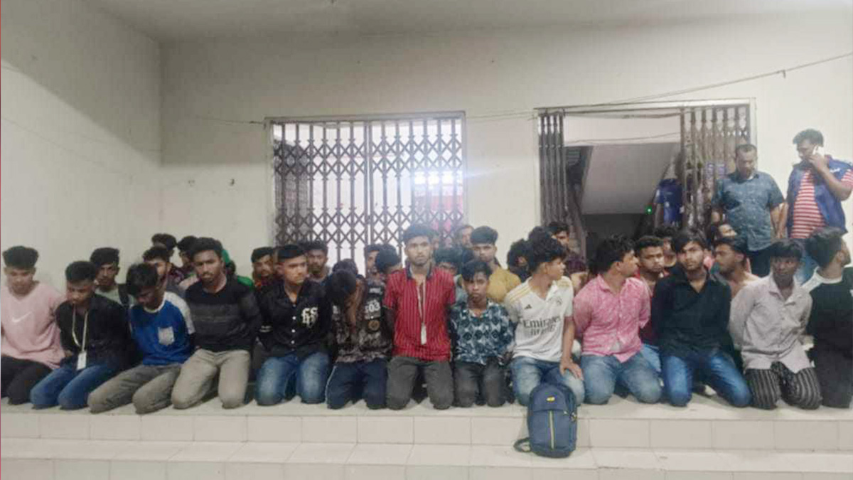 ‘মার্চ ফর গাজা’ কর্মসূচিতে যোগ না দেয়ায় ২ পোশাক কারখানা ভাঙচুর, আটক ৪৫