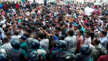 সাম্য হত্যা: বিচারের দাবিতে শাহবাগ থানা ঘেরাও ঢাবি শিক্ষার্থীদের