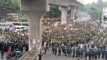 নার্সিং কলেজ শিক্ষার্থীদের শাহবাগ অবরোধ