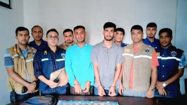 গাজীপুরে ডিবি পরিচয়ে ছিনতাইয়ের ঘটনায় গ্রেফতার ৪, সাড়ে ২২ লক্ষ টাকা উদ্ধার