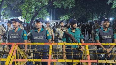যমুনার সামনে কঠোর অবস্থানে আইনশৃঙ্খলা বাহিনী