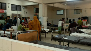 ঈদের দিনে চিকিৎসা নিতে হাসপাতালে ভিড়