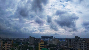 মেঘলা আবহাওয়াতেও ‘অস্বাস্থ্যকর’ ঢাকার বাতাস, সংবেদনশীল গোষ্ঠীর জন্য ঝুঁকিপূর্ণ