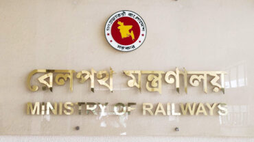 ঈদের ফিরতি যাত্রায় সবাইকে মাস্ক পরার অনুরোধ রেলপথ মন্ত্রণালয়ের