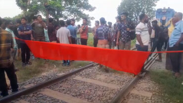রাজশাহীতে রেলপথ অবরোধ, সারাদেশের সঙ্গে বন্ধ ট্রেন যোগাযোগ