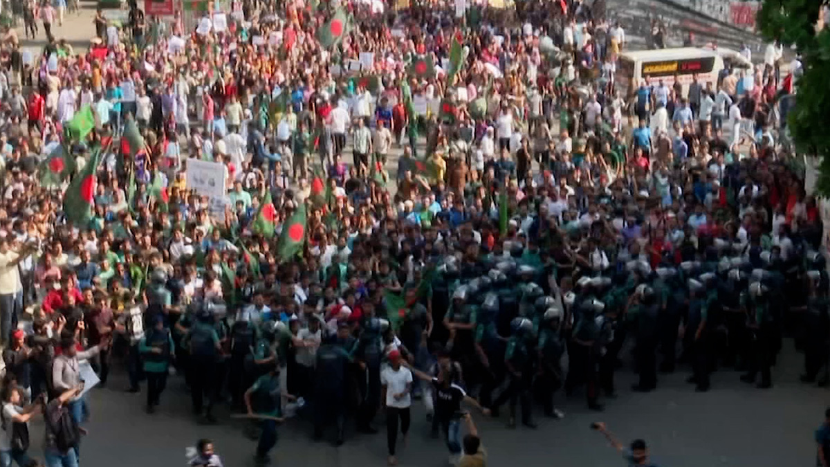 ৭ জুলাই: দেশজুড়ে শিক্ষার্থীদের আন্দোলন বেগবান করে ‘বাংলা ব্লকেড’