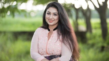 আদালতে আত্মসমর্পণ করে জামিন পেলেন চিত্রনায়িকা অপু বিশ্বাস