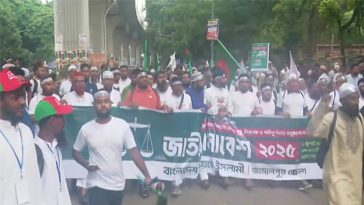 দলে দলে সমাবেশস্থলে যাচ্ছেন জামায়াত নেতাকর্মীরা