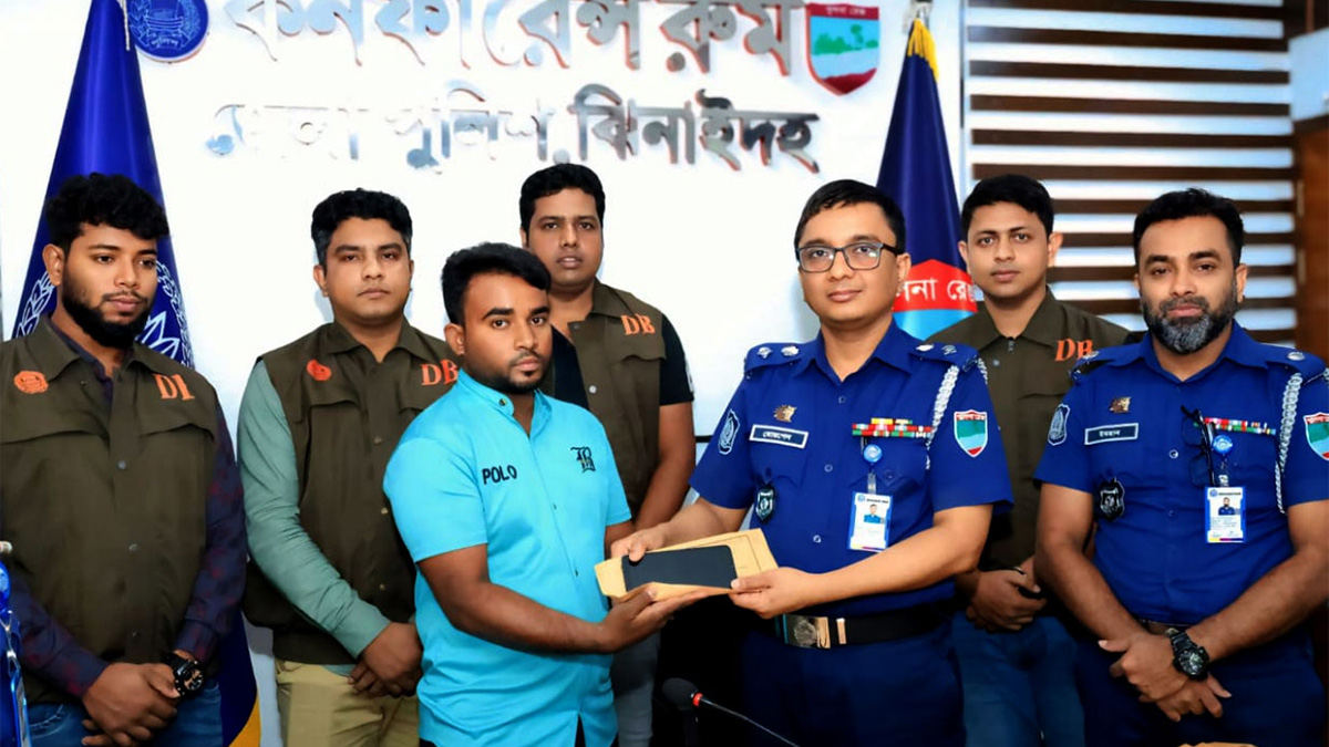 ঝিনাইদহে চুরি হওয়া শতাধিক মোবাইল ফোন উদ্ধার করলো পুলিশ