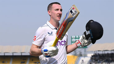 টেস্ট র্যাঙ্কিংয়ে আবারও শীর্ষে ব্রুক, মুল্ডার-গিলের লম্বা লাফ