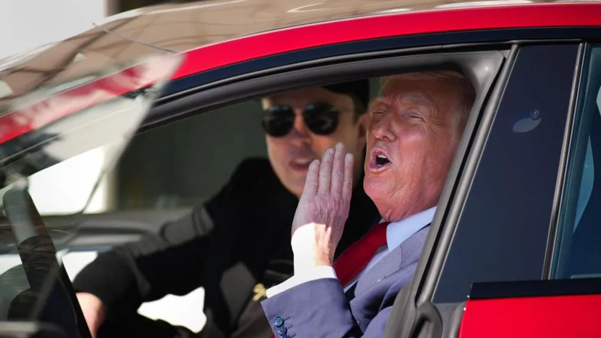 ইলন মাস্কের নতুন দল গঠনের পরিকল্পনা হাস্যকর: ট্রাম্প