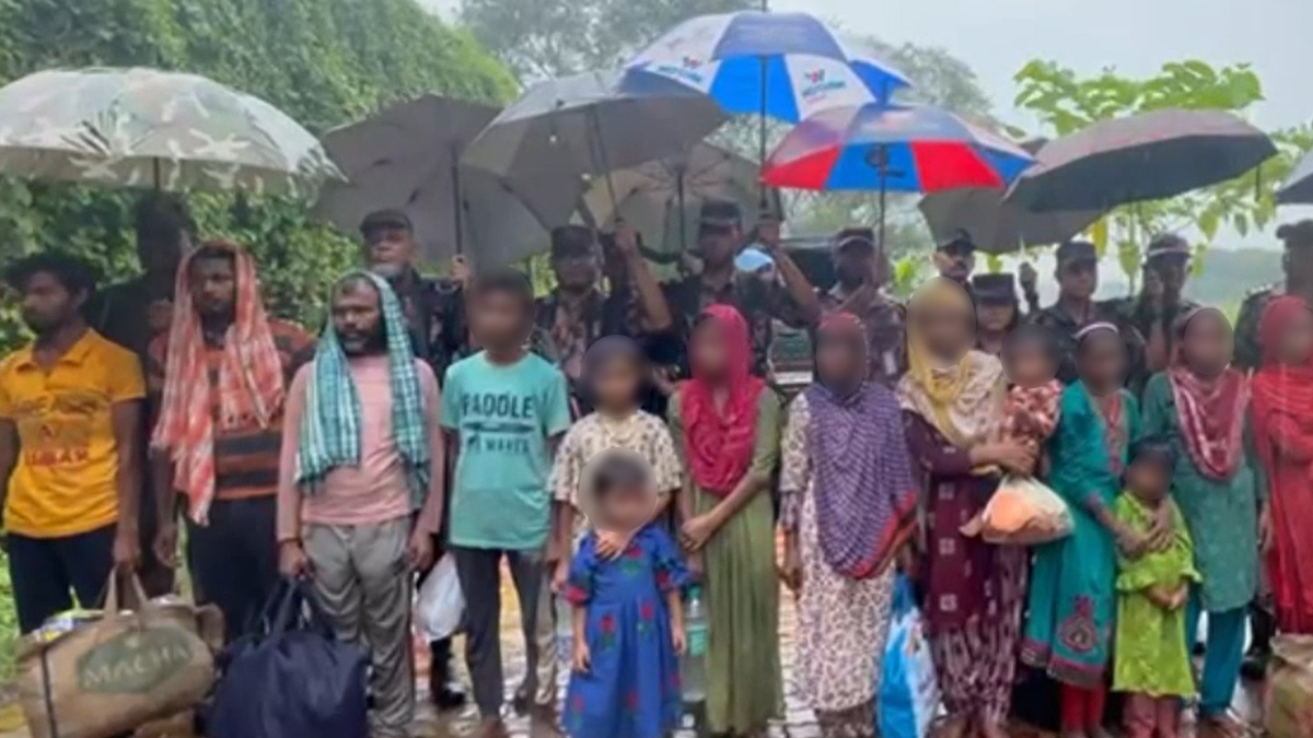 দর্শনা সীমান্ত দিয়ে ১৫ বাংলাদেশিকে হস্তান্তর করলো বিএসএফ