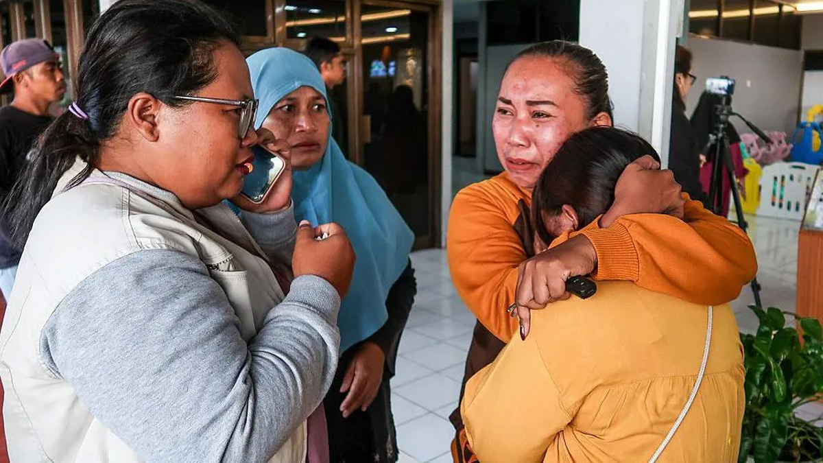 ইন্দোনেশিয়ার বালিতে ৬৫ যাত্রী নিয়ে ফেরিডুবি, নিহত ৪ নিখোঁজ ৪১