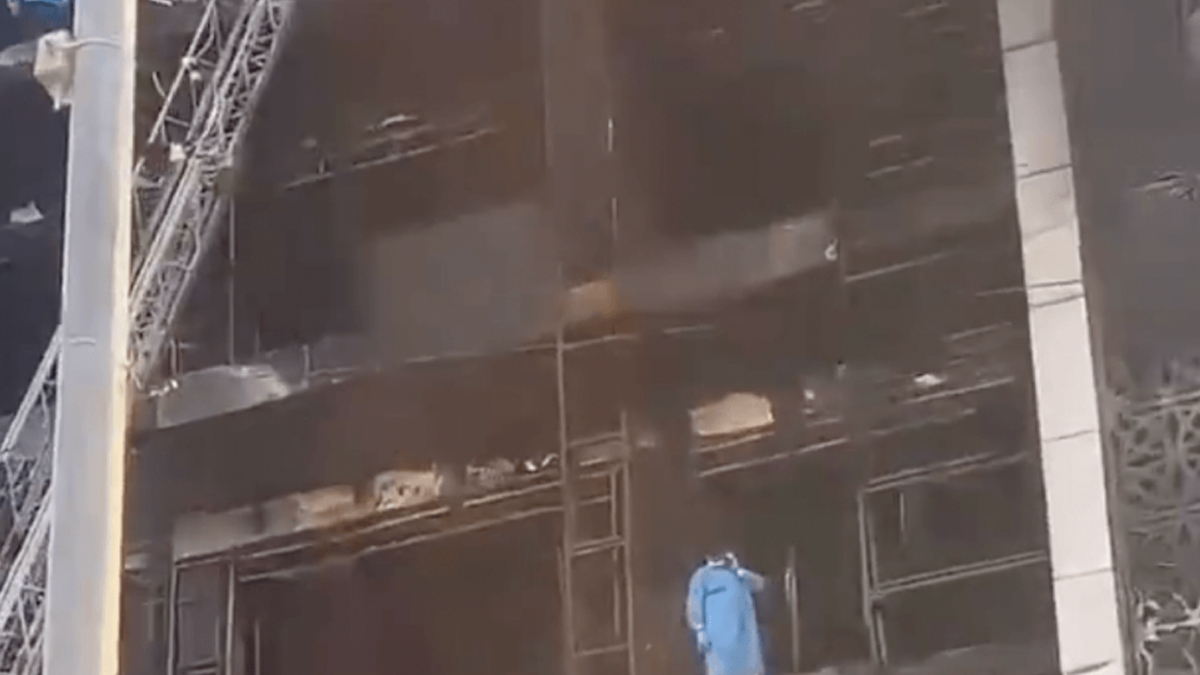 ইরাকে শপিং মলে আগুনে প্রাণহানি বেড়ে ৬০