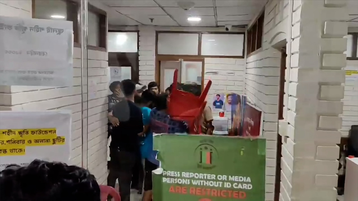 জুলাই শহীদ স্মৃতি ফাউন্ডেশনের অফিসে ভাঙচুর