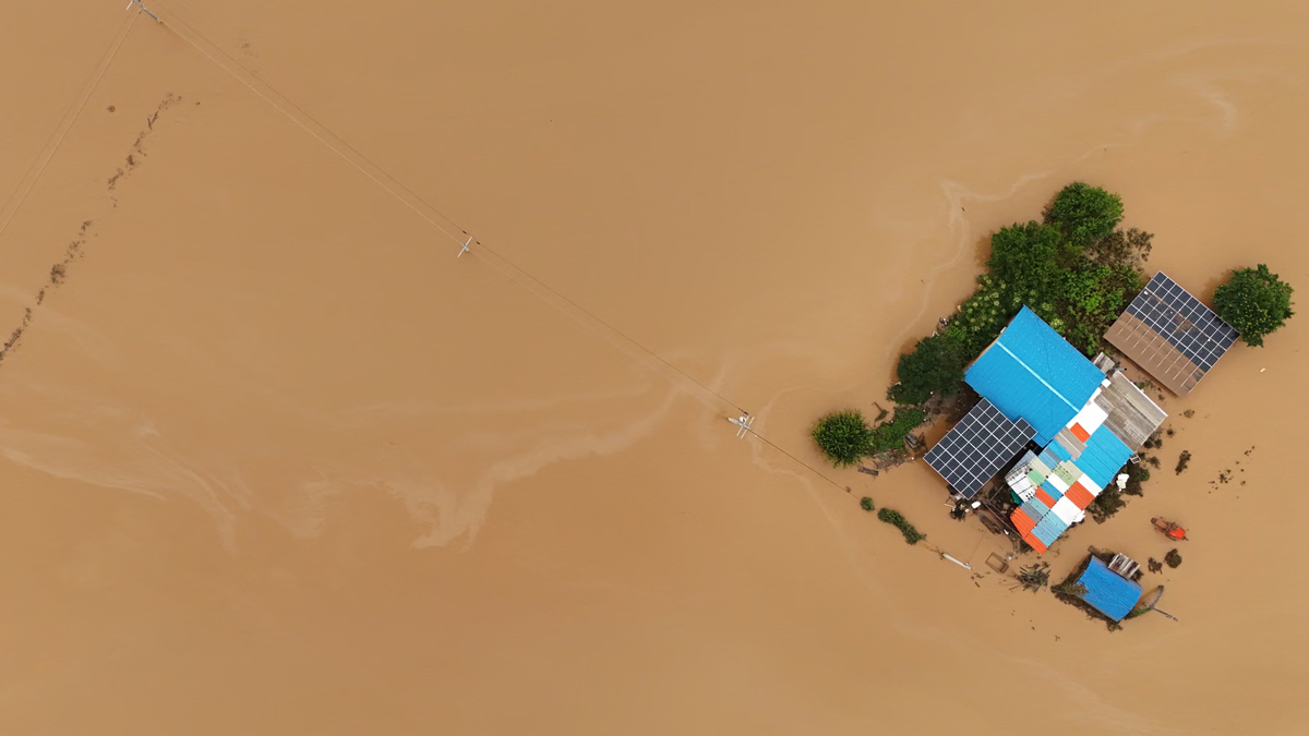 দক্ষিণ কোরিয়ায় বন্যা-ভূমিধসে নিহত বেড়ে ১৪