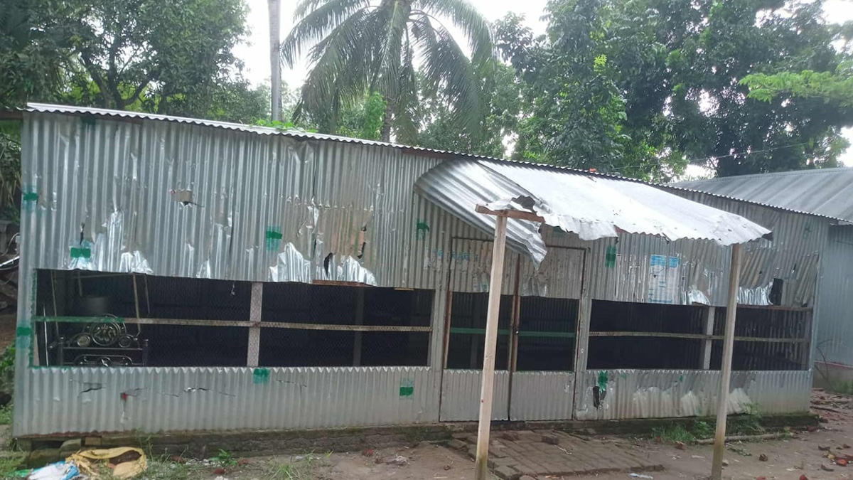 পাবনায় মসজিদ নির্মাণ নিয়ে সংঘর্ষ-ভাঙচুর, আহত ২০