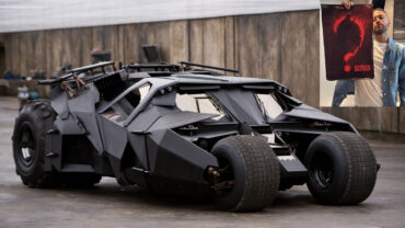 ব্যাটম্যান মুভির ‘ব্যাটমোবিল’ কিনেছেন নেইমার, তবে রাস্তায় বের করতে পারবেন না এই গাড়ি