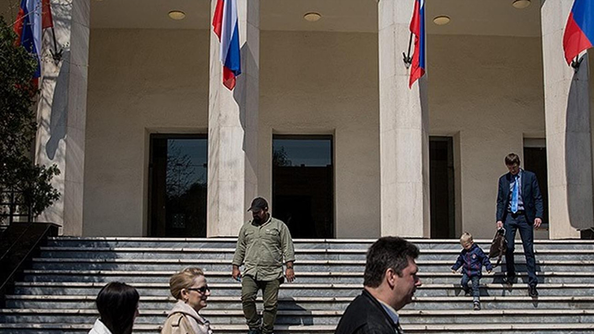 দুই সপ্তাহ পর তেহরানে পুনরায় চালু রুশ দূতাবাস