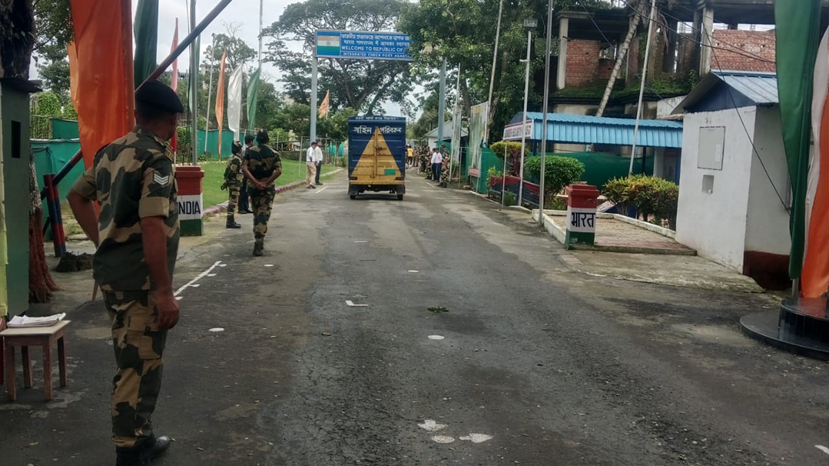 ত্রিপুরার মুখ্যমন্ত্রীর জন্য ৩০০ কেজি আম পাঠালেন প্রধান উপদেষ্টা