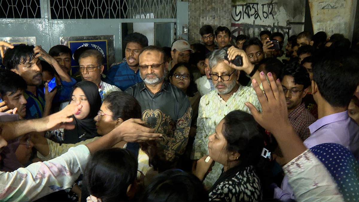 ঢাবির হলগুলোতে প্রকাশ্য ও গুপ্ত রাজনীতি নিষিদ্ধ ঘোষণা