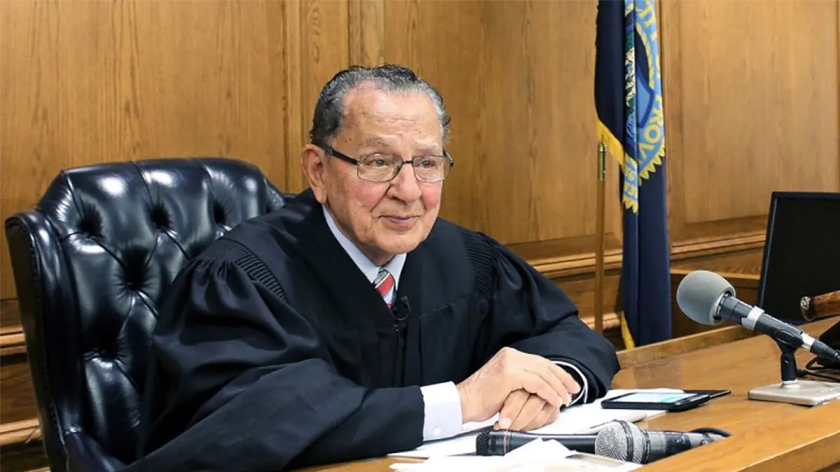 সাবেক মার্কিন বিচারক ফ্রাঙ্ক ক্যাপ্রিও মারা গেছেন