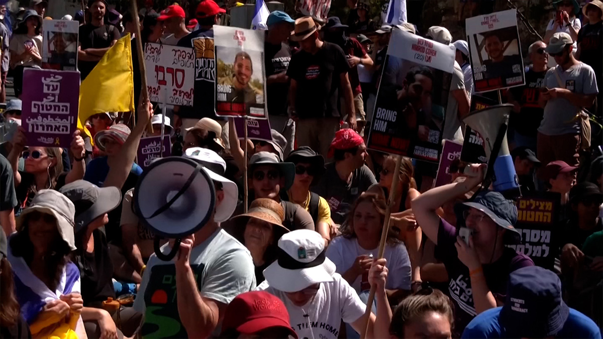 গাজা ইস্যুতে গণবিক্ষোভে উত্তাল তেলআবিব