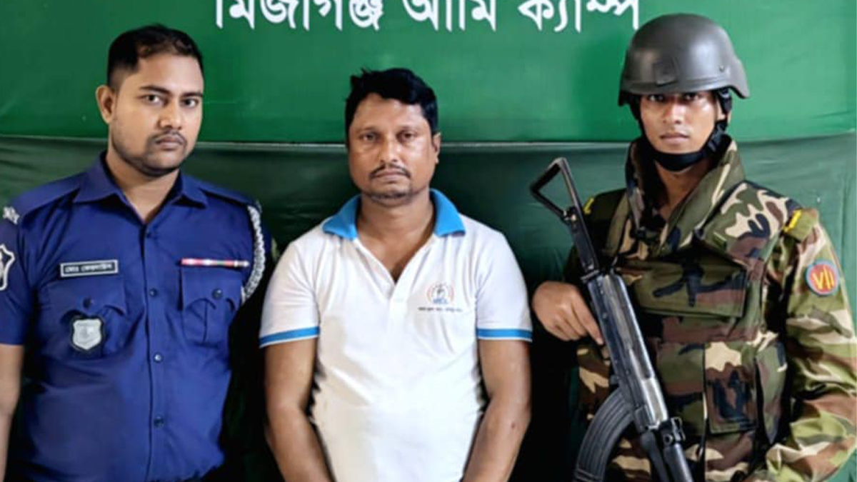পটুয়াখালীতে যৌথবাহিনীর অভিযানে মাদক ব্যবসায়ী গ্রেফতার