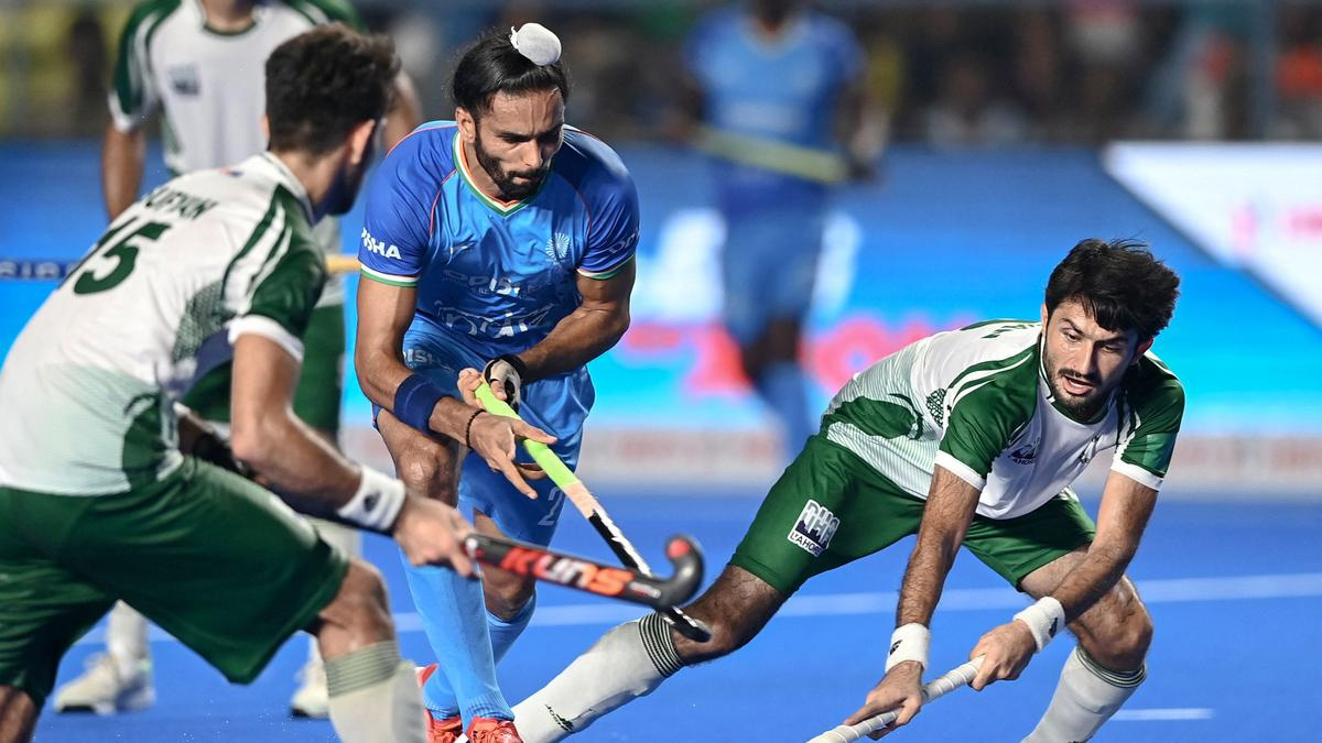 এশিয়া কাপ থেকে নিজেদের সরিয়ে নিলো পাকিস্তান