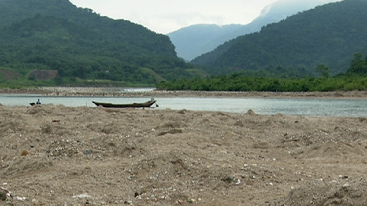 লাগামহীন লুটপাটে মরুভূমিতে পরিণত ‘সাদাপাথর’