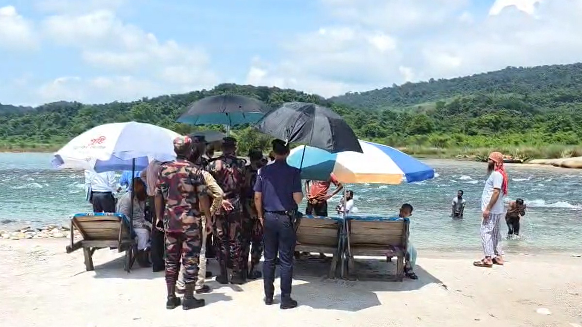 সাদাপাথর লুট: মন্ত্রিপরিষদ বিভাগের উচ্চতর তদন্ত কমিটি ঘটনাস্থল পরিদর্শনে