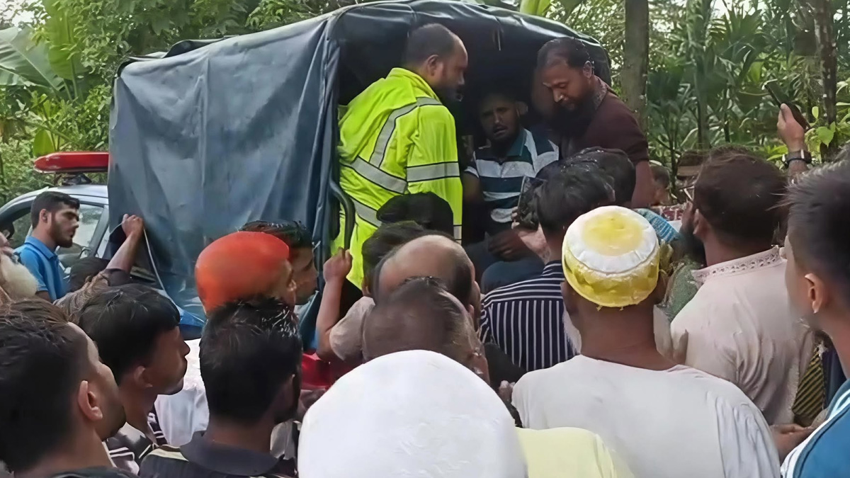 পটুয়াখালীতে ডাকাতির অভিযোগে দুইজনকে গণপিটুনি