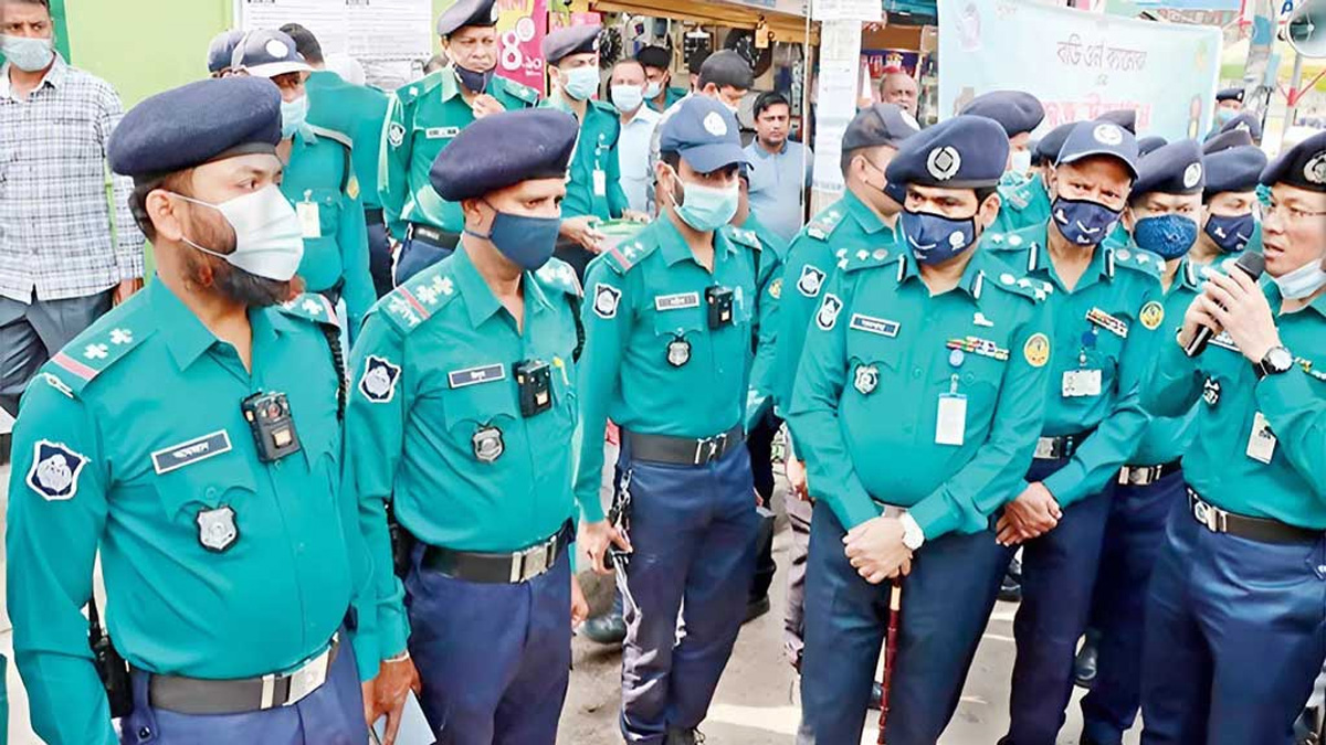 জাতীয় নির্বাচন: পুলিশের জন্য ৪০ হাজার বডি ক্যামেরা ক্রয়ের পরিকল্পনা