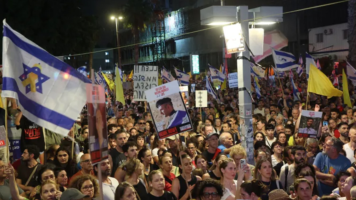 ইসরায়েলি বন্দিদের নিয়ে চুক্তি করতে ট্রাম্পকে হস্তক্ষেপ করার আহ্বান বিক্ষোভকারীদের