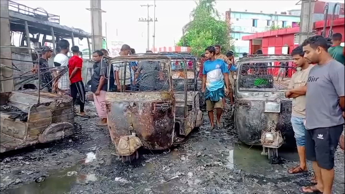 হবিগঞ্জে সিএনজি রিফুয়েলিং স্টেশনে অগ্নিকাণ্ড, নিয়ন্ত্রণের আগেই পুড়লো ১০ গাড়ি