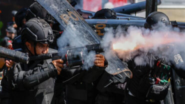 ইন্দোনেশিয়ায় রাইড-শেয়ার অ্যাপের চালক নিহতের ঘটনায় দেশজুড়ে বিক্ষোভ