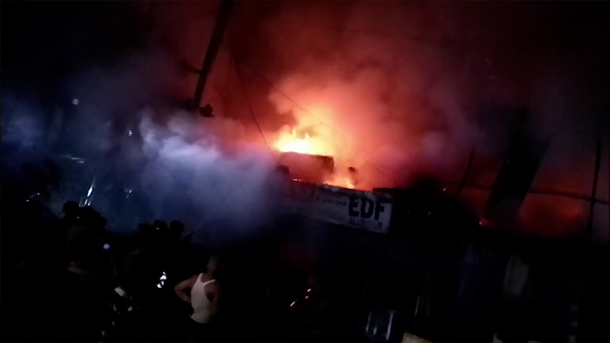 নোয়াখালীতে আগুনে পুড়লো ২৫টিরও বেশি ব্যবসা প্রতিষ্ঠান