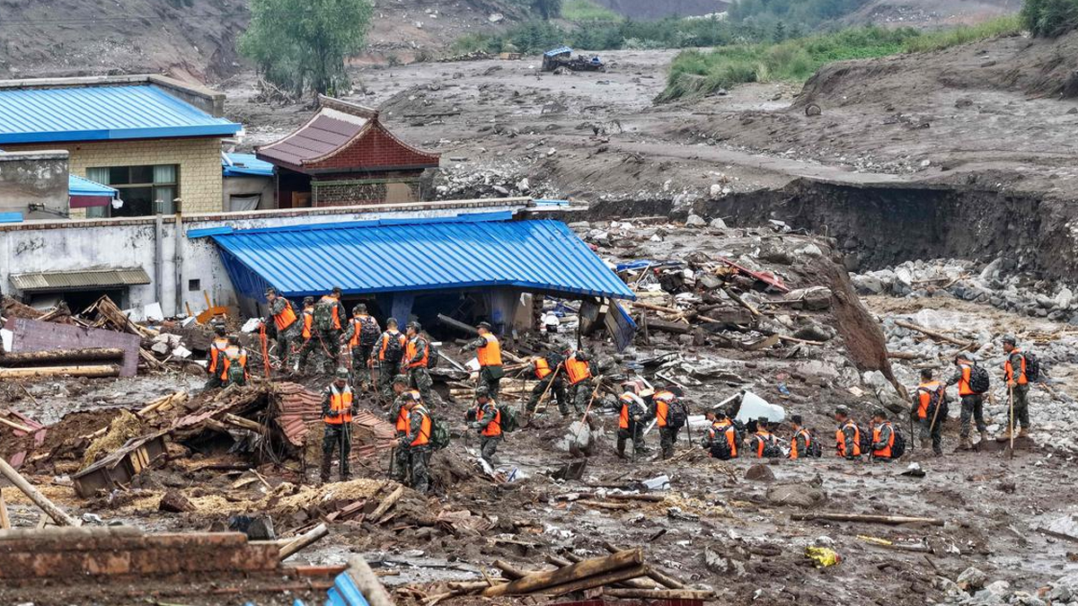 ভয়াবহ বন্যায় বিপর্যস্ত চীনের গানসু প্রদেশ