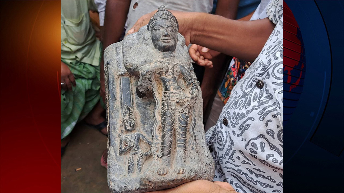 গাইবান্ধায় ব্যবসায়ীর বাড়ি থেকে কষ্টি পাথর সদৃশ মূর্তি উদ্ধার