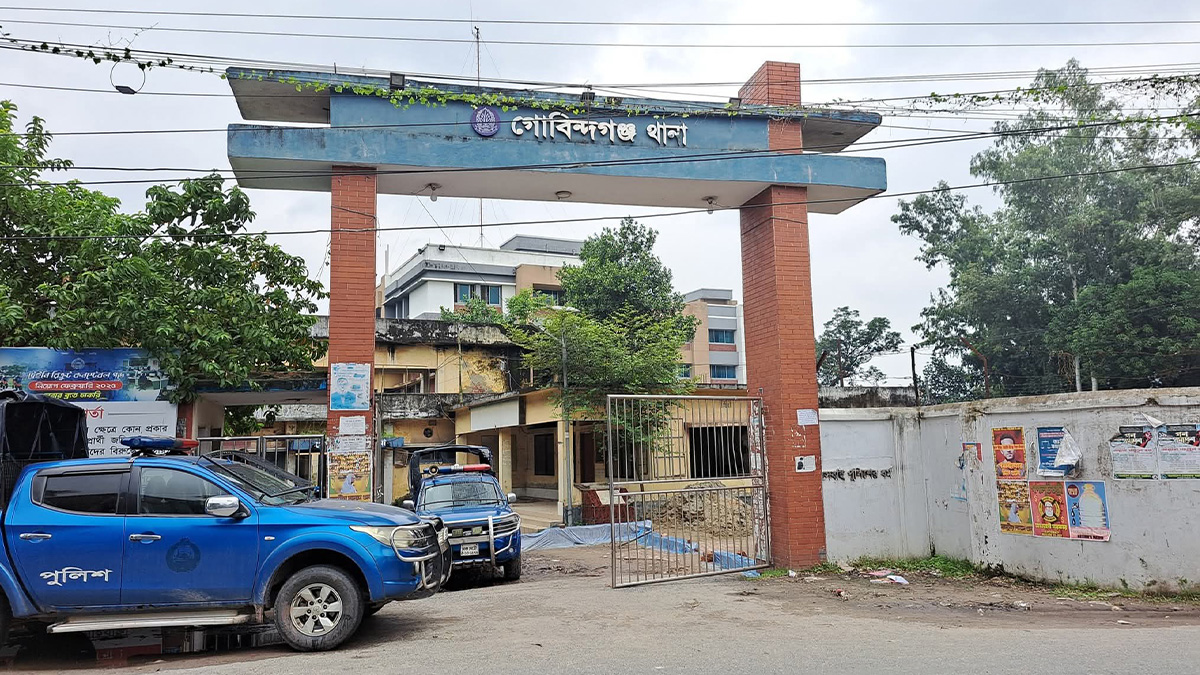 গাইবান্ধায় হাত-পায়ে শিকল বাঁধা অবস্থায় যুবকের ঝুলন্ত মরদেহ উদ্ধার