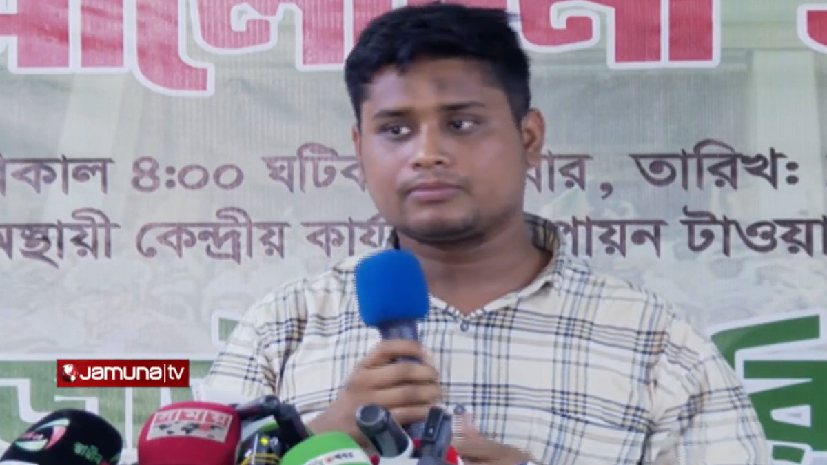 লন্ডনে গিয়ে সিজদা দিয়ে এসেছেন প্রধান উপদেষ্টা: হাসনাত