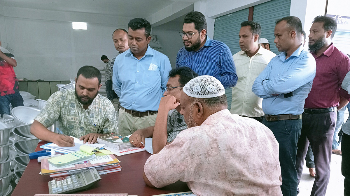 লুকিয়ে উচ্চমূল্যে অন্যত্র সার বিক্রি, ভ্রাম্যমাণ আদালতে জরিমানা