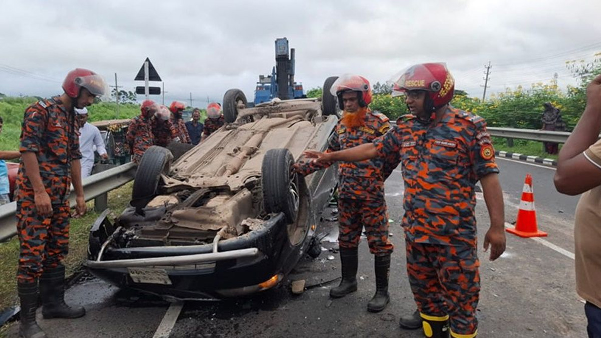 মাওয়া এক্সপ্রেসওয়েতে প্রাইভেটকার উল্টে নিহত ৩