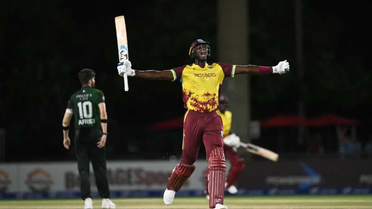 শেষ বলের নাটকীয়তায় পাকিস্তানকে হারিয়ে সিরিজে সমতা আনলো উইন্ডিজ
