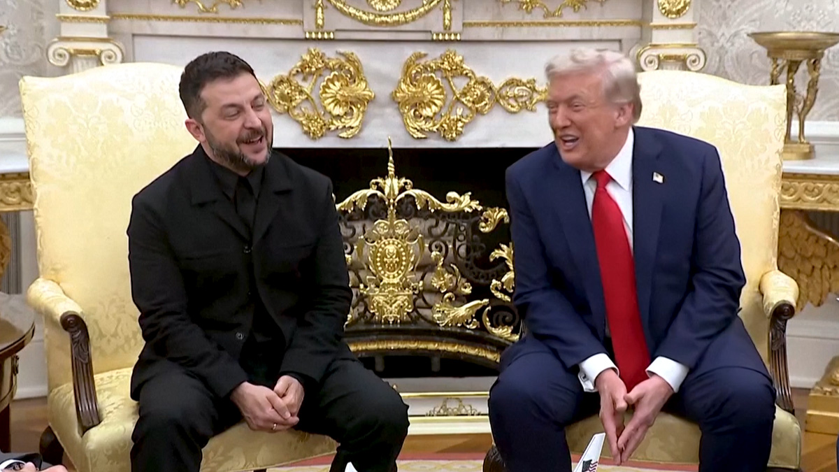 অবশেষে প্রতিজ্ঞা ভেঙে স্যুট পরে হোয়াইট হাউসে জেলেনস্কি