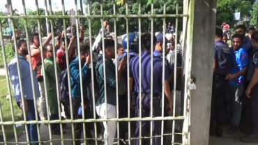 বাগেরহাটে চলছে হরতাল, জেলা নির্বাচন অফিসে তালা